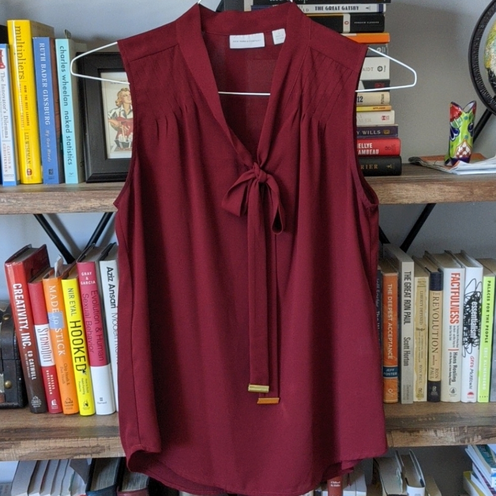 NY&Co burgundy shell tank